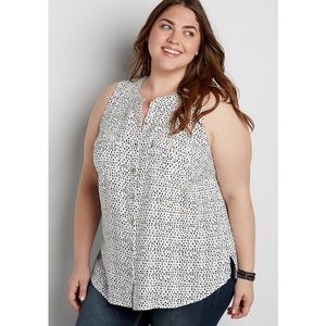 ✨NWT✨ Maurices Button Down Tank - Triangle Print